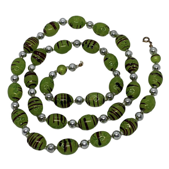 Fashion 33" Strand String Necklace Green Black Silver Plastic Beads Swirl Design - Picture 7 of 12